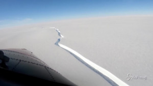 Iceberg si stacca dalla piattaforma ghiacciata Brunt