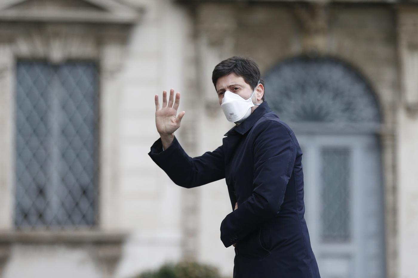 Speranza firma le ordinanze: la Sardegna passa in zona bianca Speranza firma le ordinanze: la Sardegna passa in zona bianca