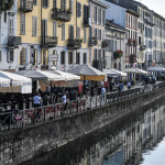 Milano, ingressi contingentati ai Navigli e transenne in Darsena