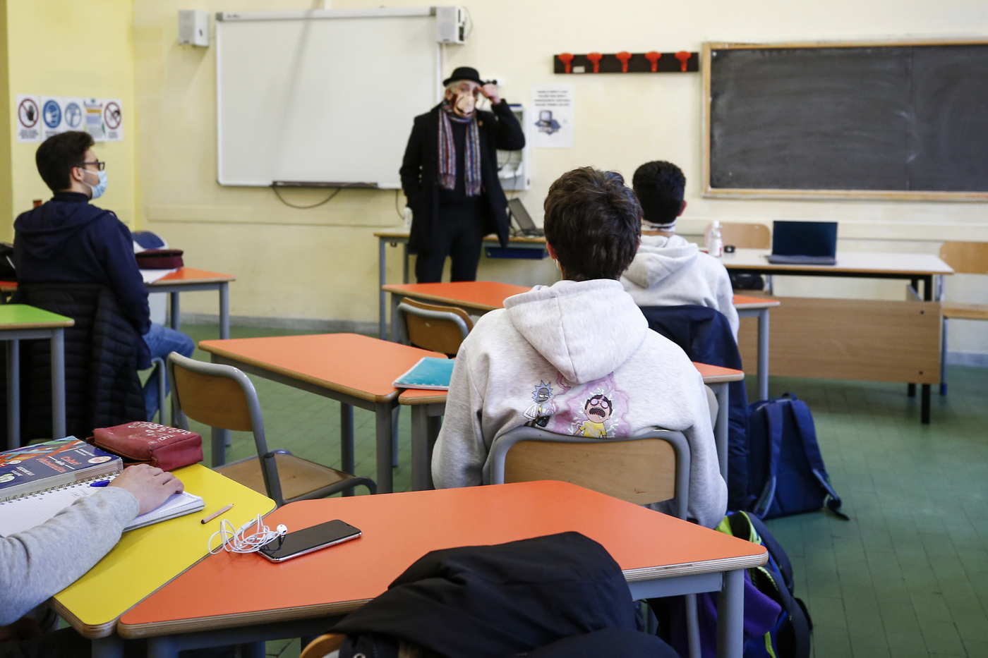 Scuola, dati Invalsi: crollo competenze dopo Covid e Dad. Male le superiori
