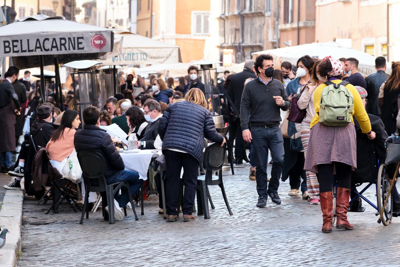 Roma, isolate piazze della movida: oltre 40 sanzioni per assembramenti