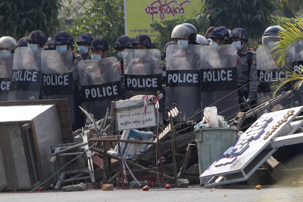 Proteste anti golpe in Myanmar, la polizia spara ancora sui manifestanti