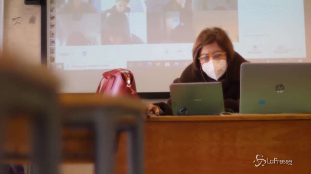 Covid, allarme per i contagi a scuola