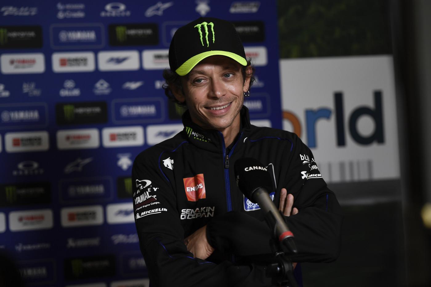 Presentato il team Yamaha Petronas 2021. Valentino Rossi: “È una nuova sfida”