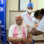 Covid, premier Modi riceve prima dose vaccino indiano Covaxin