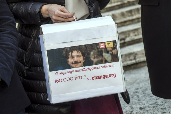 Attivisti consegnano le firme ai deputati Lia Quartapelle, Filippo Sensi e Riccardo Magi