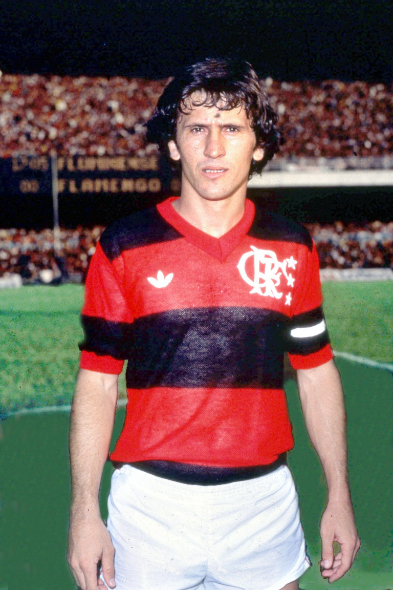 Zico con la maglia del Flamengo