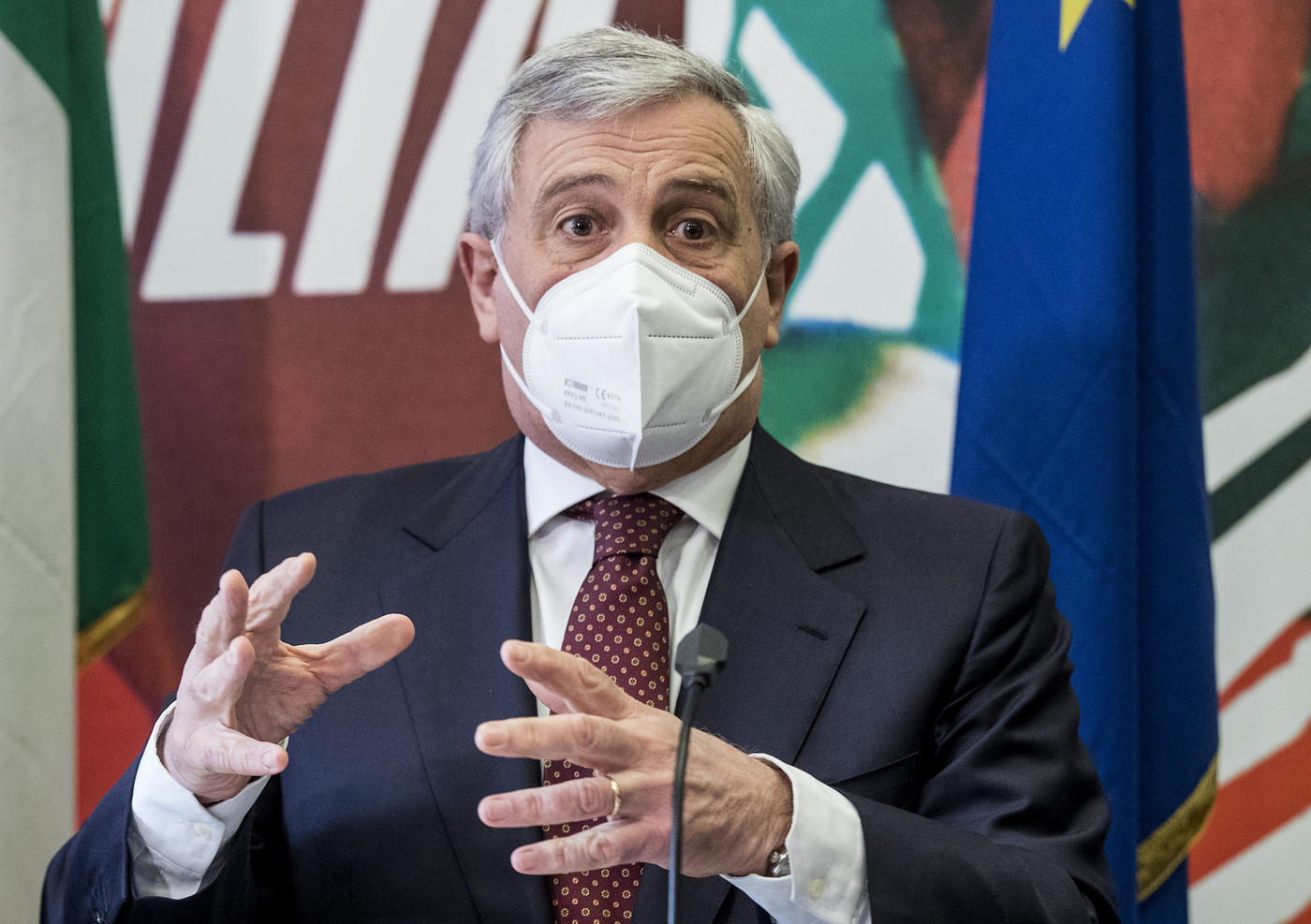 Vaccini, Tajani: “L’Ue si muova, trovi accordo per vaccino russo Sputkin”