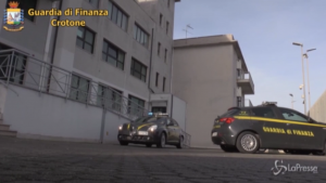 Crotone, frode sulle energie rinnovabili