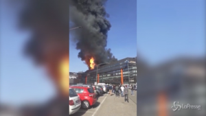 Incendio all'ex centro direzionale Fiat