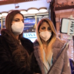 Sanremo, la gente fuori dall’Ariston: “Speriamo che il Festival ci riporti alla vita normale”