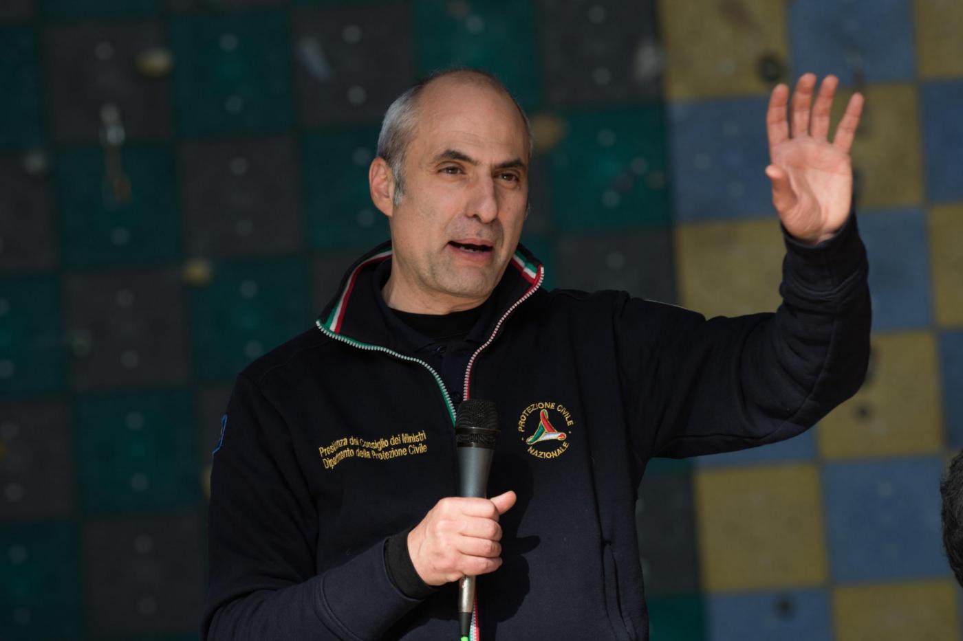 Vaccini, lavori Curcio-Figliuolo per riorganizzare la campagna. Corrono le varianti