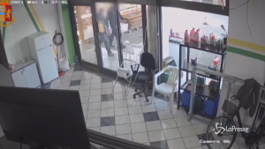 Incontro tra l'ex marito e il presunto assassino