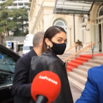 Sanremo, l’arrivo di Elodie al Casinò: “Emozionata? Certo”