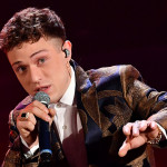 Sanremo, via libera dalle case discografiche: Irama rimane in gara