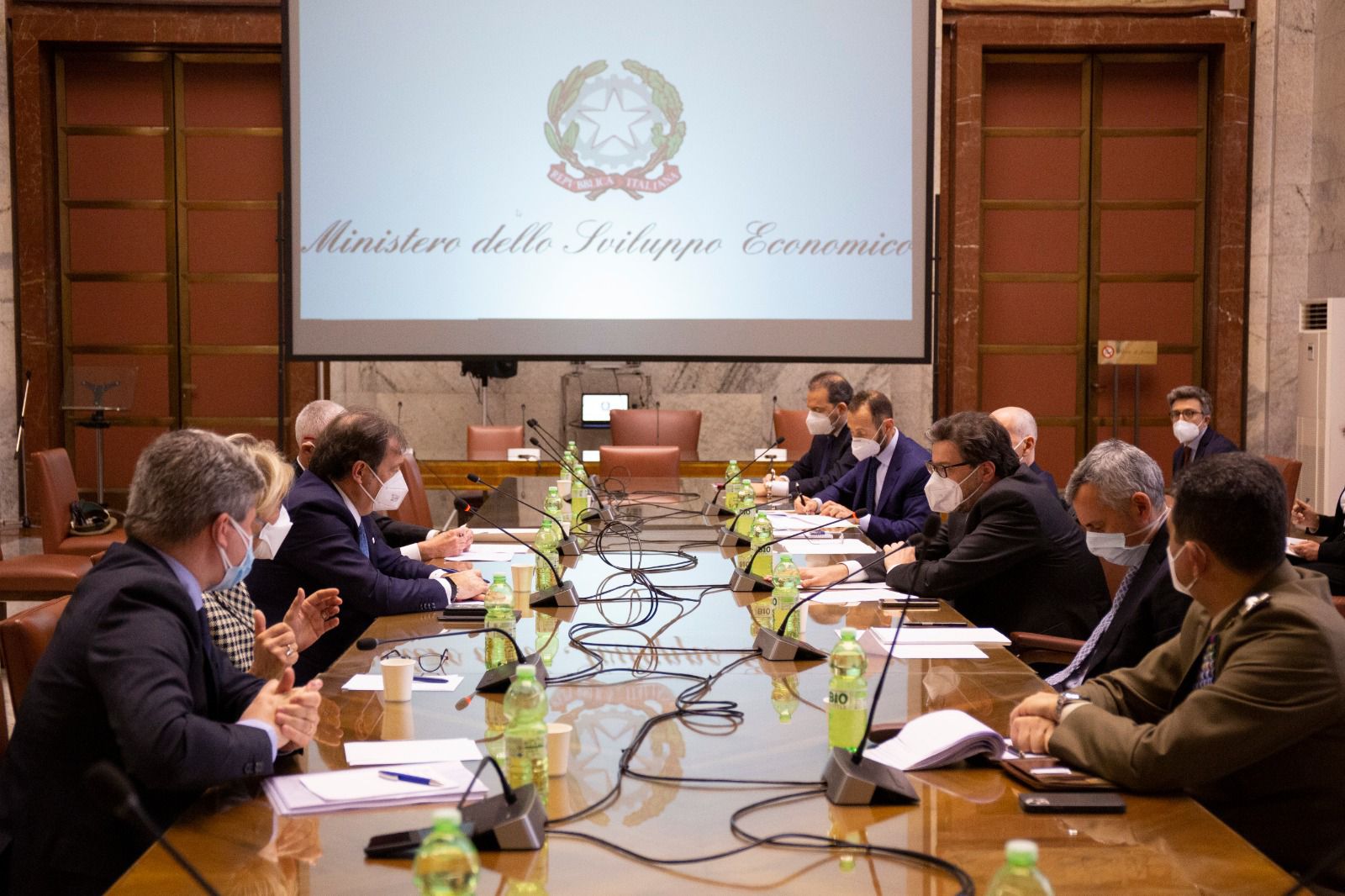 Vaccini, secondo incontro al Mise: individuare aziende per produzione entro autunno 2021 Vaccini, secondo incontro al Mise: individuare aziende per produzione entro autunno 2021