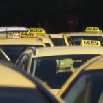 Atene, taxi in protesta per le misure restrittive anti-covid
