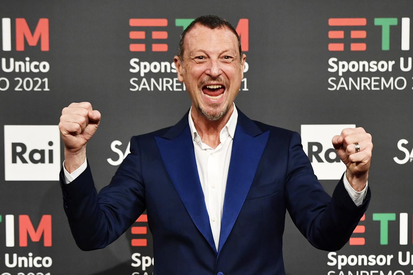 Sanremo, Amadeus: “Calo di ascolti? Il Paese è in guerra, la gente è arrabbiata”