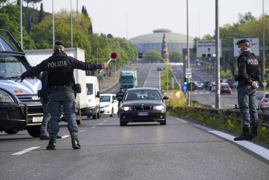 Galleria foto '9 marzo 2020: l’Italia è in quarantena per il Coronavirus – FOTOGALLERY' - foto 13