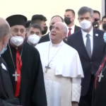 Il Papa in chiesa a Baghdad: “Violenza e spargimento di sangue incompatibili con insegnamento religioso”