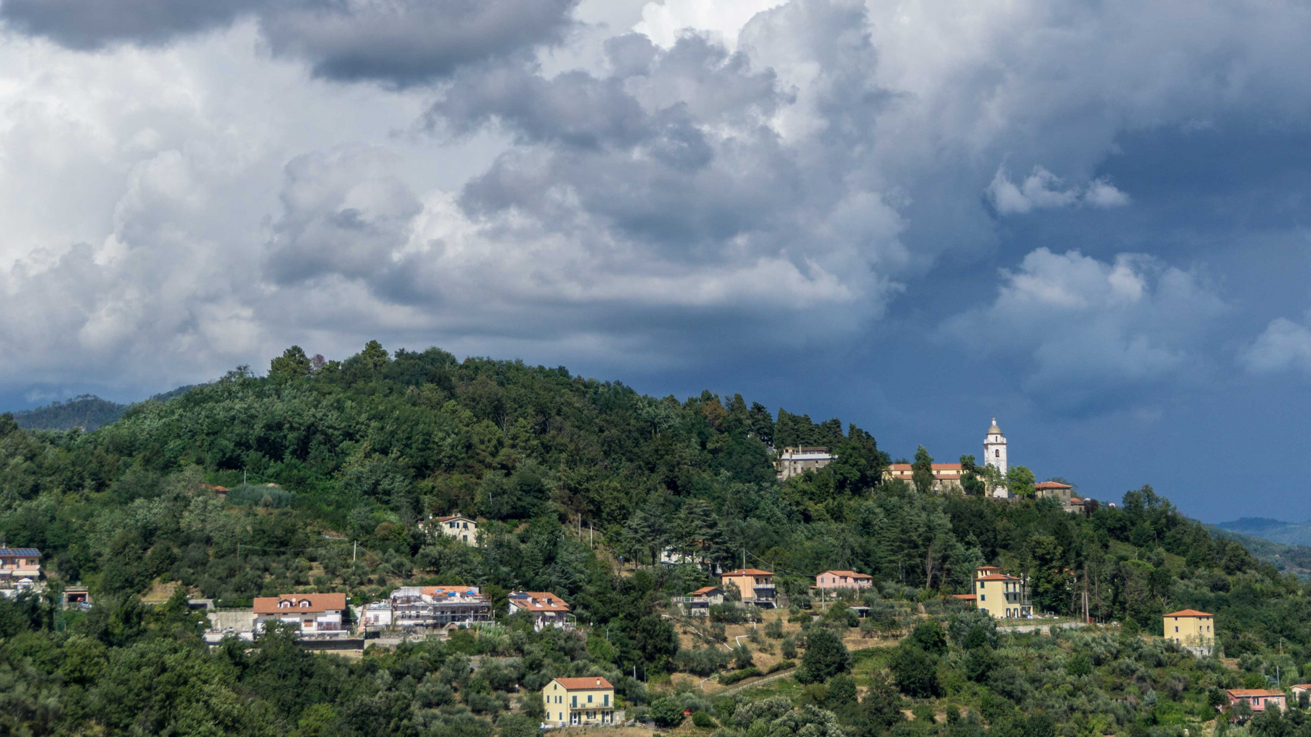Il meteo del weekend: in arrivo due perturbazioni, temperature in calo Il meteo del weekend: in arrivo due perturbazioni, temperature in calo