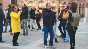 Passeggiata no mask a Bologna