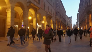 Passeggiata no mask a Bologna
