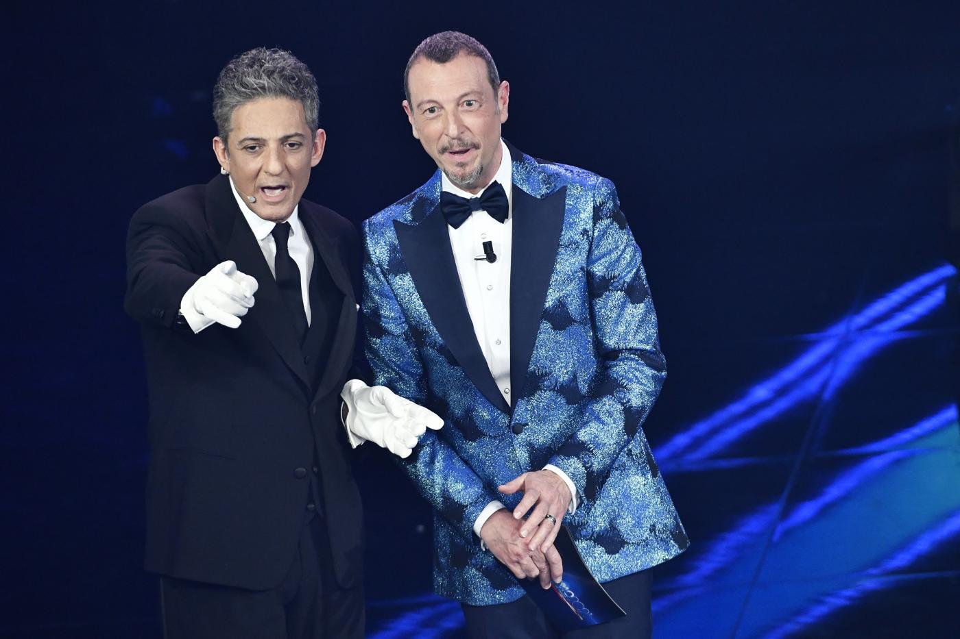 Sanremo, verso la finale. Ma Amadeus annuncia: “Niente ‘Ama Ter’”
