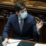 Speranza: “Entro l’estate vaccinati tutti gli italiani che lo vorranno”