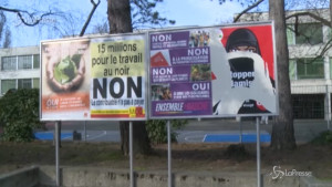 Voto per vietare niqab e burqa