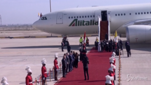 il Papa si imbarca sul volo per tornare a Roma
