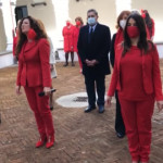 Genova, flash mob #100donnevestitedirosso per dire no alla violenza sulle donne