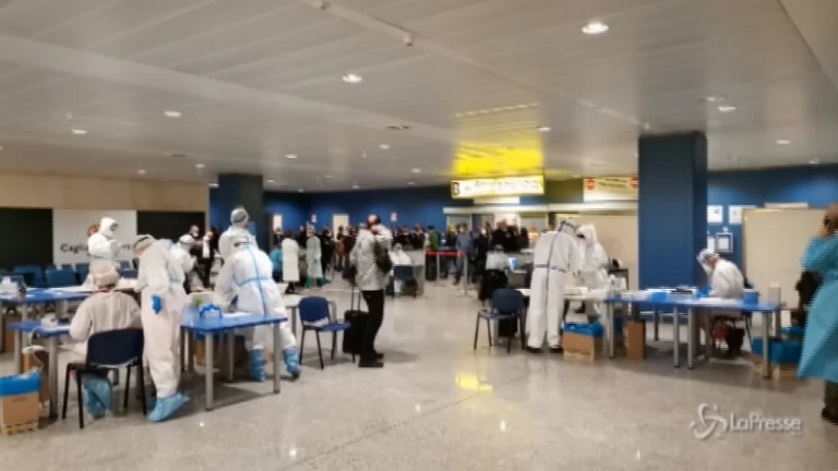 test anti-covid all'aeroporto di Cagliari