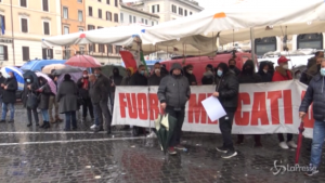 Protesta degli ambulanti contro la Giunta Raggi