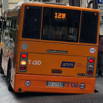 Napoli, bus sprofonda in una voragine