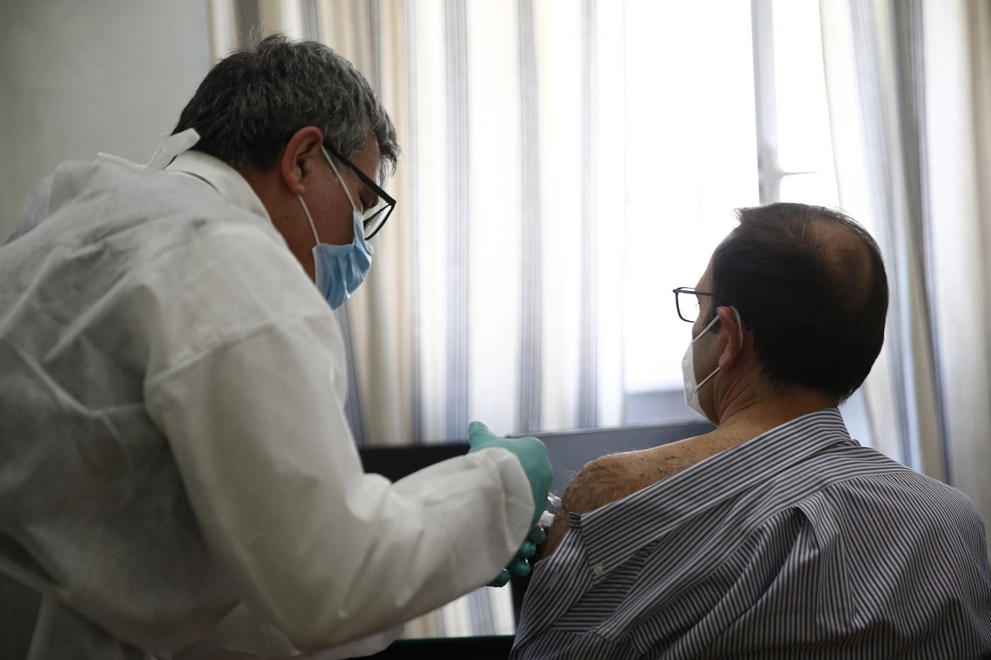 Vaccini, Stefani-Speranza assicurano priorità a disabili. Associazioni: “Fare presto”