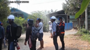 Polizia spara gas lacrimogeni sui manifestanti a Dawei