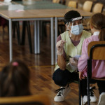Vaccini, in Lombardia tocca a 60-64enni. Test salivari al via da maggio