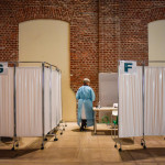 Piano vaccini nazionale: cinque step, insegnanti e polizia tra categorie con priorità