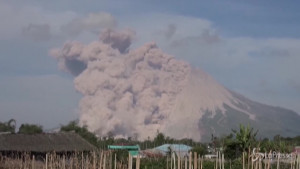 Vulcano Sinabung sull'isola di Sumatra