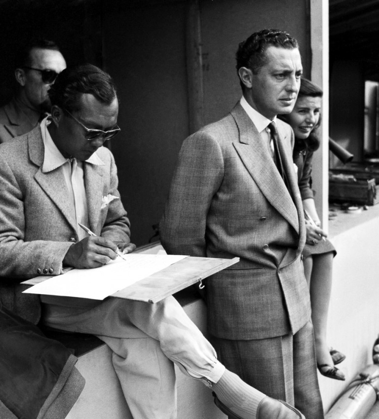 Gianni Agnelli e il principe Bira ai box prima della partenza dell'ultima edizione del Gran Premio di Formula uno