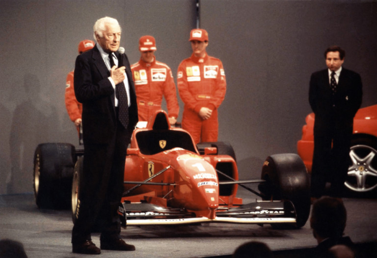 Giovanni Agnelli con il pilota Michael Schumacher e Jean Tod