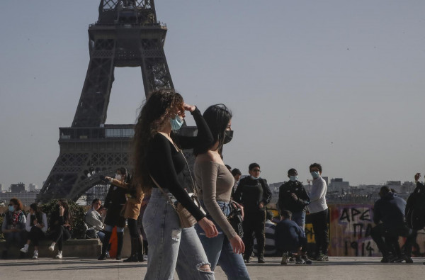 Covid Francia, un mercoledi pomeriggio a Parigi