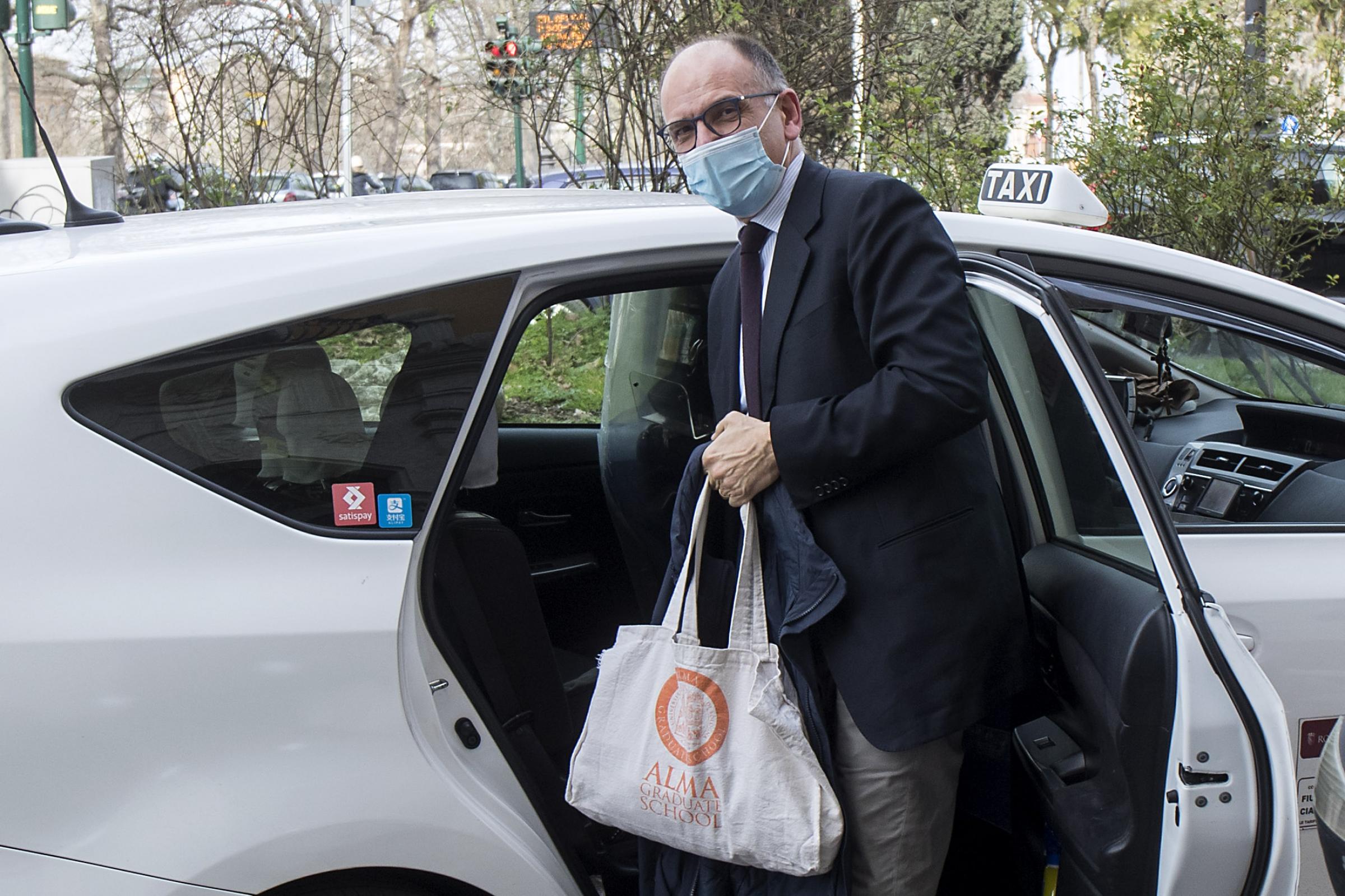 Pd, Letta in campo: “Per amore, ma non cerco unanimità. Rispetto e fiducia le regole ingaggio” Pd, Letta in campo: “Per amore, ma non cerco unanimità. Rispetto e fiducia le regole ingaggio”