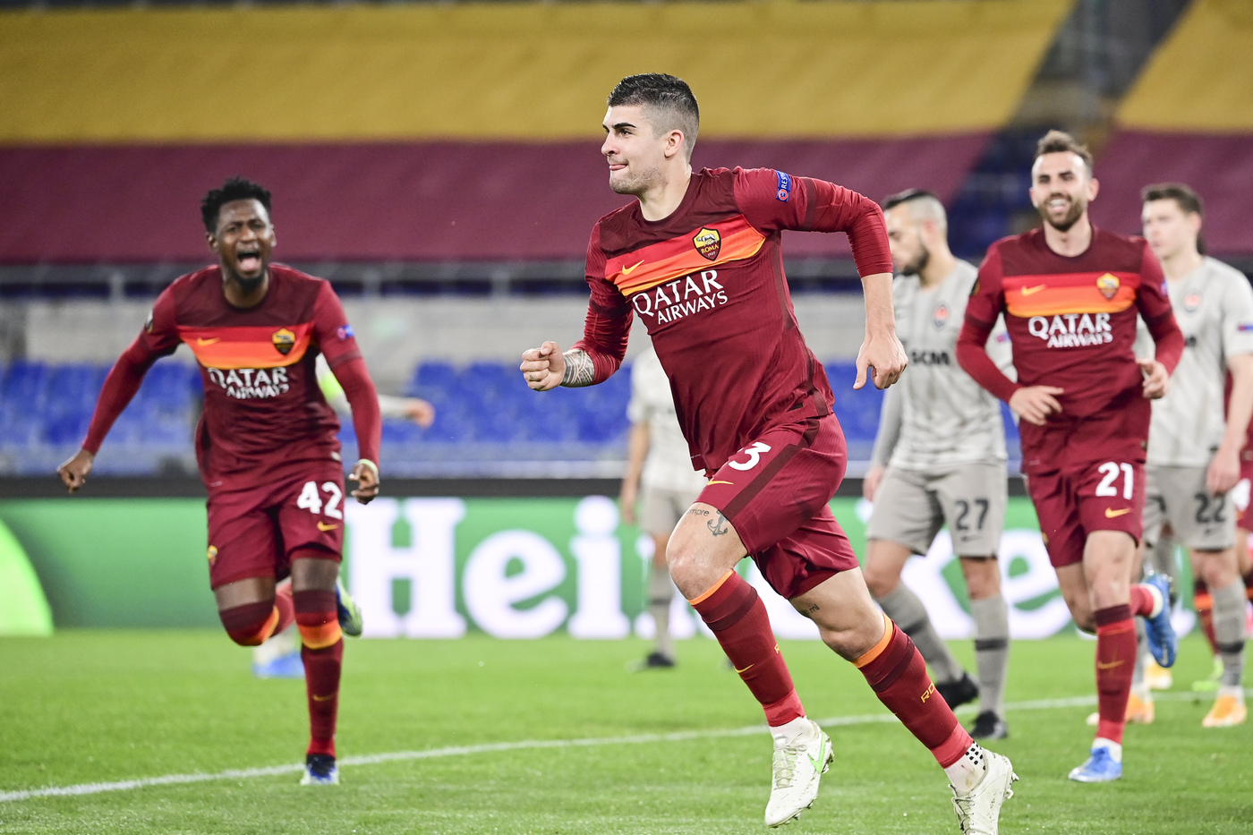 Europa League, la Roma incanta e travolge lo Shakhtar: quarti più vicini