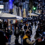 Milano, vigili contro gli assembramenti: dispersi gruppetti di persone tra Navigli e Brera