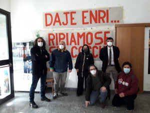 Pd, Letta a Testaccio. Militanti: Daje Enri, apri partito e vinciamo a Roma