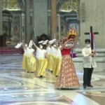 Papa Francesco celebra la comunità filippina: “Siete contrabbandieri di fede in Italia”