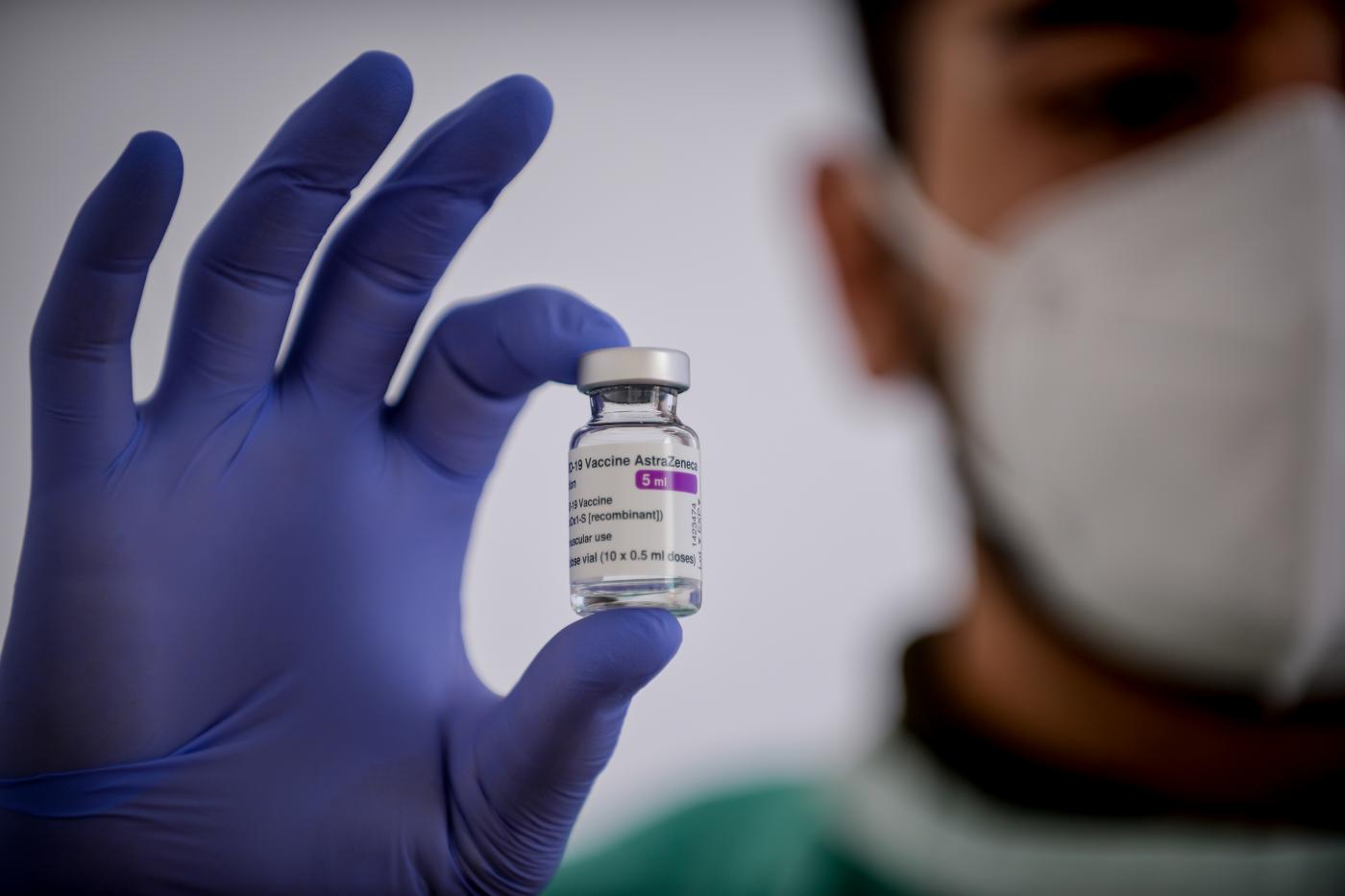 Vaccini, l’Aifa sospende l’uso di AstraZeneca in tutta Italia