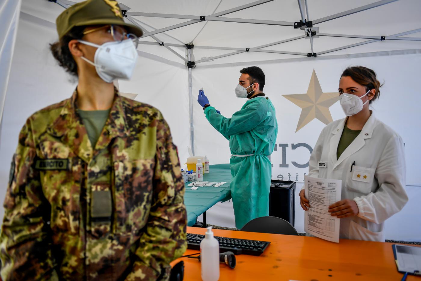 Vaccini, a Milano continua la somministrazione AstraZeneca